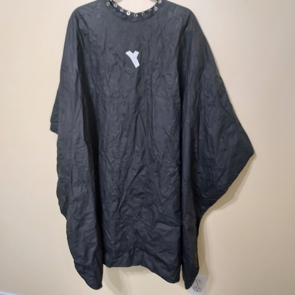 Gavson Salon Classics Hair Cutting Barber black poncho - one size